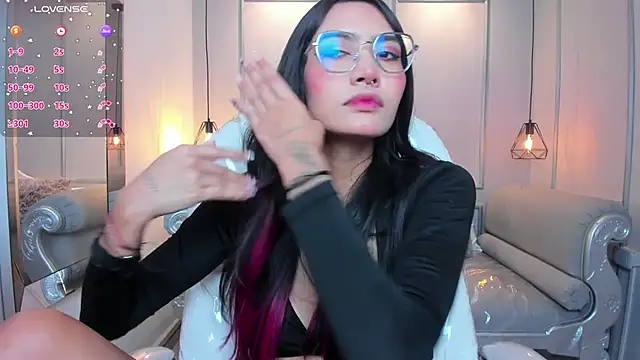 AzuraKindong online show from October 14, 7:16 pm