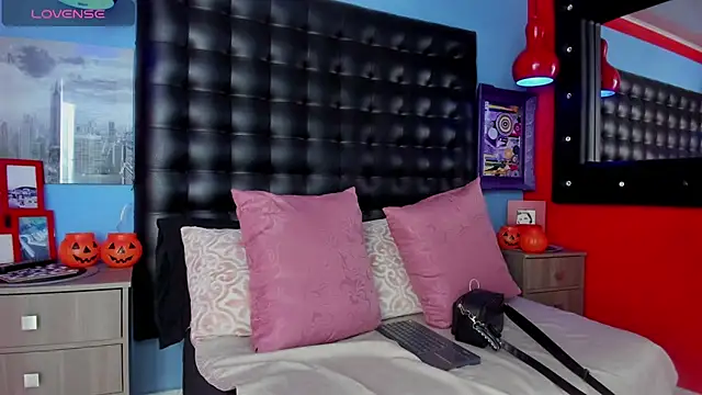 CloeRodriguez online show from October 25, 8:05 pm