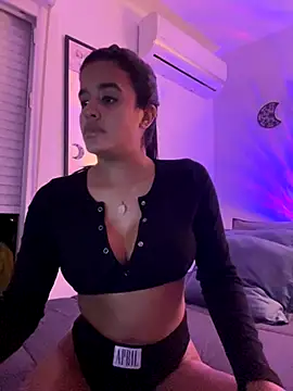 Snapshot of EmelyRogers chatting on October 21, 6:23 pm EmelyRogers online show from October 21, 6:23 pm