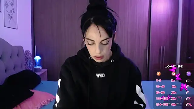 violett honney online show from February 11, 6:26 am