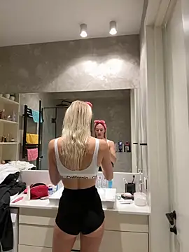 LuisaBecker online show from September 10, 8:25 am