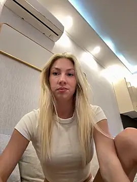 LuisaBecker online show from October 2, 3:50 pm