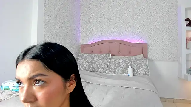 Emi latingirl online show from February 25, 6:50 pm