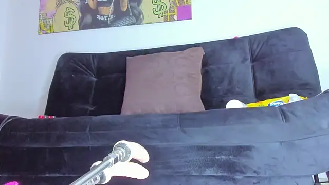 Ashley Miiller1 online show from January 17, 7:10 pm