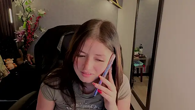 almma shy online show from October 4, 3:16 pm