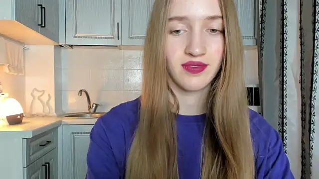 Snapshot of leslie_my_lovee chatting on October 8, 8:24 pm leslie my lovee online show from October 8, 8:24 pm