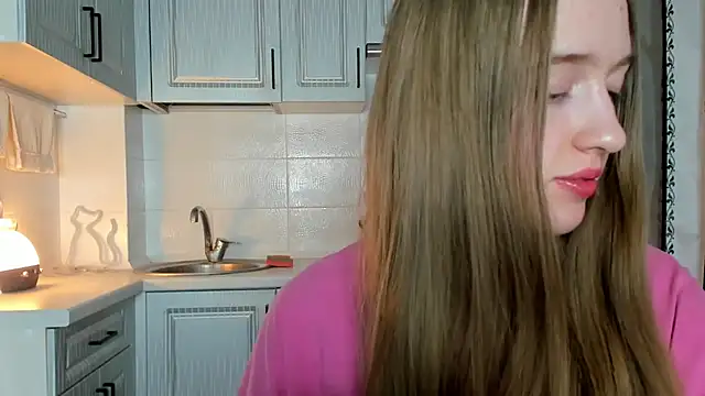 Snapshot of leslie_my_lovee chatting on October 15, 9:28 pm leslie my lovee online show from October 15, 9:28 pm