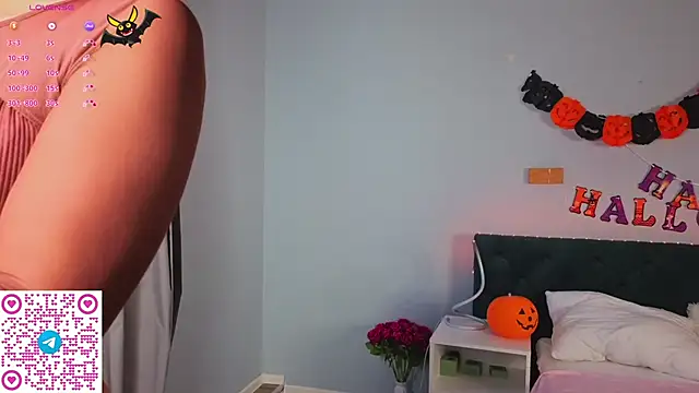 Kelly Hardy online show from November 3, 1:20 am