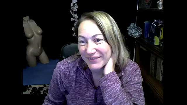 wLESLYMOSw online show from October 3, 7:57 am