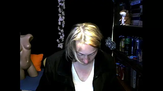 wLESLYMOSw online show from October 31, 5:17 pm