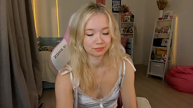 Lily Young online show from October 9, 5:22 am