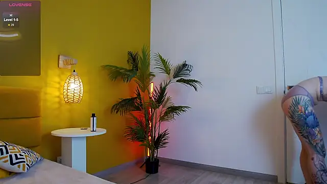 lessysweety online show from September 9, 2:44 am