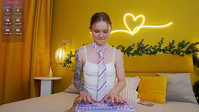 lessysweety online show from January 8, 3:32 am