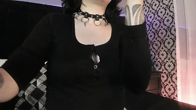 Adeelinee online show from February 4, 8:01 pm