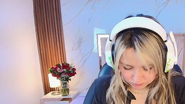 Annie mone online show from February 20, 10:10 pm