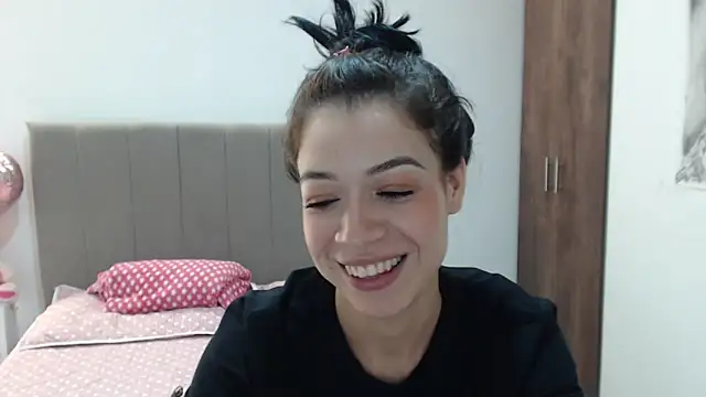 Snapshot of Caribbean_beauty_ chatting on October 15, 4:04 am Caribbean beauty  online show from October 15, 4:04 am