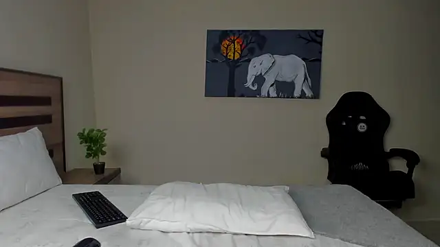 Renee-18 online show from September 15, 5:05 am