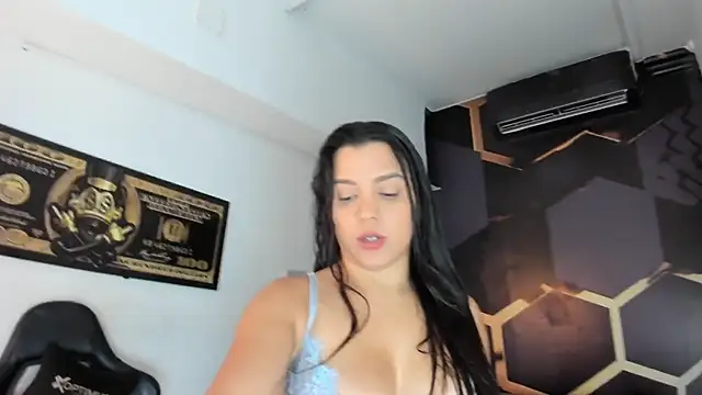 Snapshot of Elsalombardi_ chatting on October 21, 12:20 pm Elsalombardi  online show from October 21, 12:20 pm