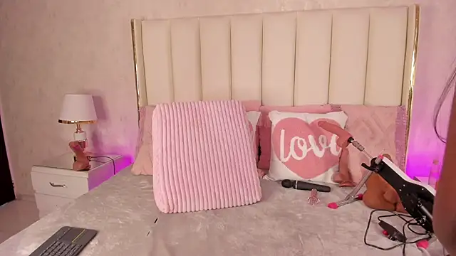 CahitlinBell online show from January 9, 7:13 am