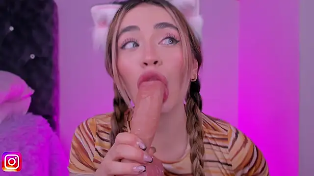 alejamillan1 online show from October 31, 5:20 am