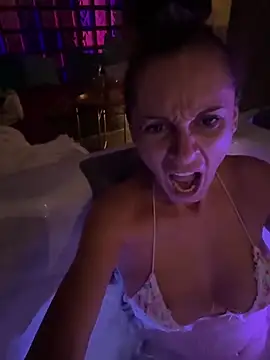 therealbeverlycious online show from October 24, 10:44 am