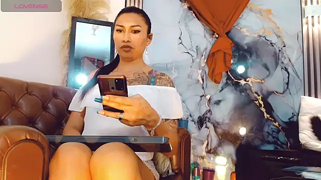 khiara moretti online show from September 12, 8:16 pm