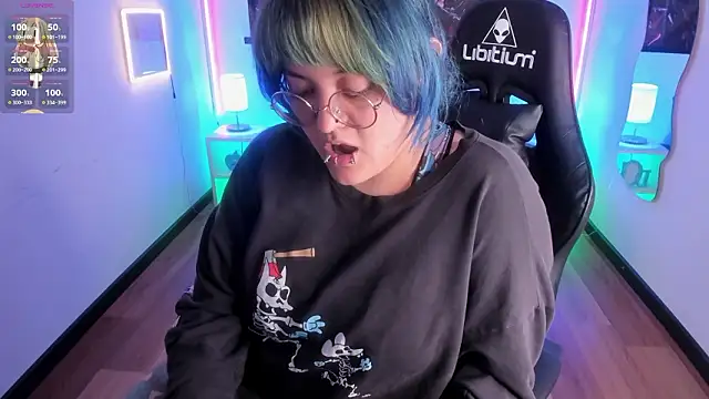 lucky-leah online show from February 24, 3:49 am