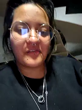 lucky-leah online show from December 4, 4:15 am