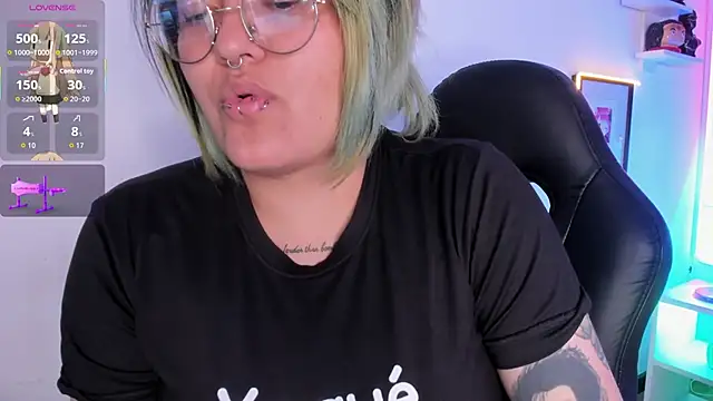 lucky-leah online show from December 21, 4:39 am