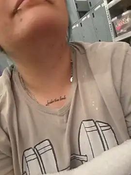 lucky-leah online show from January 18, 4:31 am