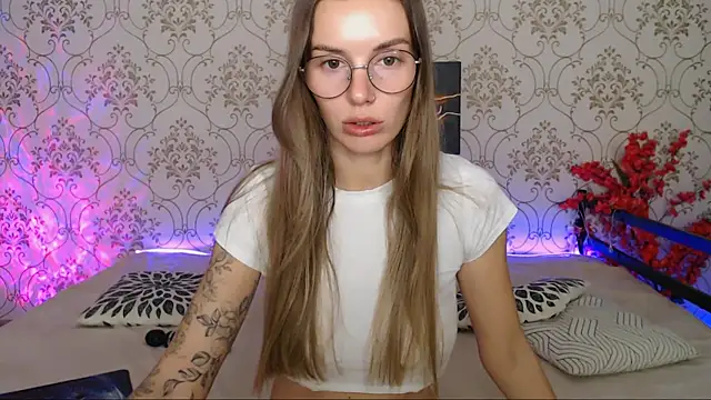 JulDoll online show from October 19, 2:24 am