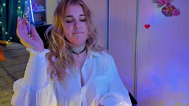 CoraSwon online show from February 22, 6:20 pm