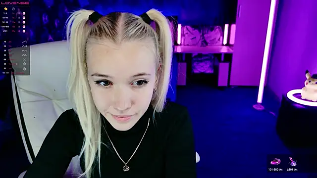 ShhhO O online show from October 4, 8:02 pm