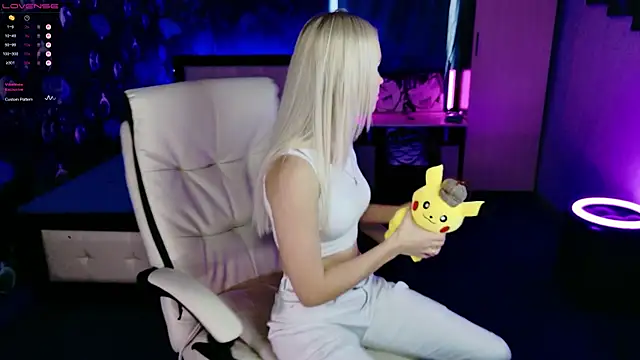 ShhhO O online show from September 24, 8:13 am