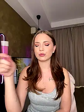 AvaGianna online show from October 26, 8:10 am