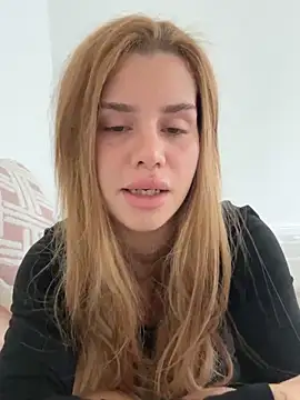 EmiliaCatalina online show from September 28, 8:03 pm