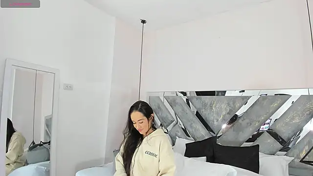 victoria cooper3 online show from December 4, 10:06 am