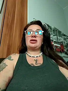 EllieOz online show from October 6, 6:45 pm