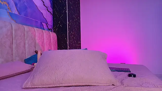 arl chloee online show from March 4, 3:02 am