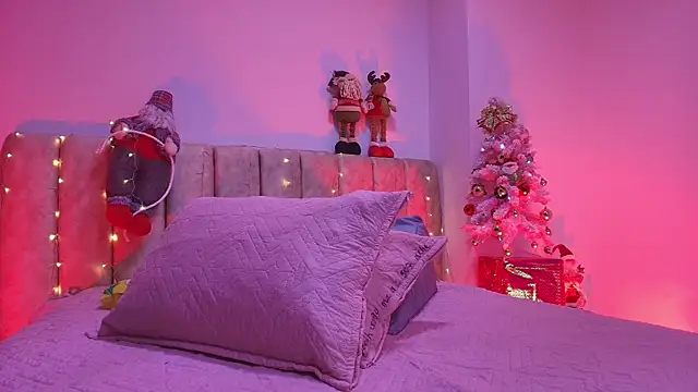 arl chloee online show from December 15, 3:23 am