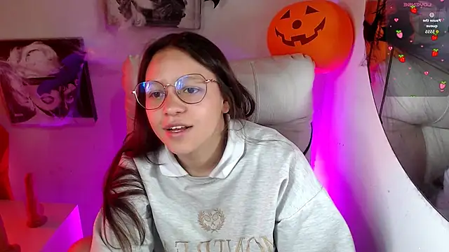 SamanthaRoldaan online show from November 4, 2:55 pm