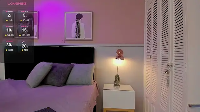 chloe watson  online show from September 10, 8:09 pm