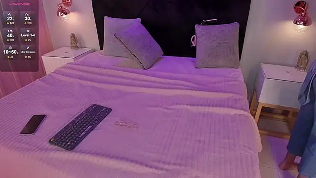 chloe watson  online show from December 3, 7:49 pm