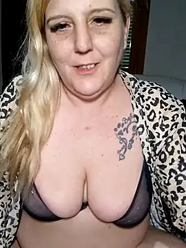 BecciDeluxe online show from February 9, 3:14 pm