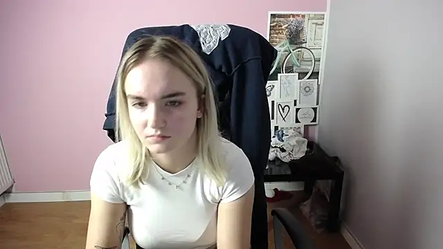 Snapshot of viktoria_lovely chatting on September 17, 7:17 am viktoria lovely online show from September 17, 7:17 am