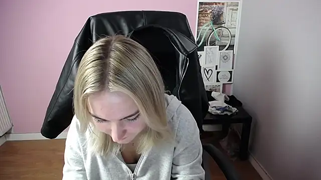 Snapshot of viktoria_lovely chatting on October 29, 8:51 am viktoria lovely online show from October 29, 8:51 am