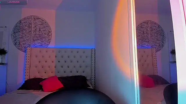 Snapshot of IsabelaVanegas_ chatting on September 18, 5:00 pm IsabelaVanegas  online show from September 18, 5:00 pm