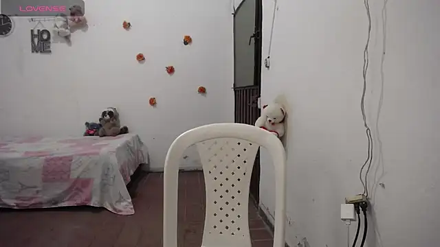 Snapshot of foxysweet09 chatting on September 28, 5:14 am foxysweet09 online show from September 28, 5:14 am