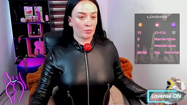 sara goodgirl13 online show from December 14, 8:25 pm