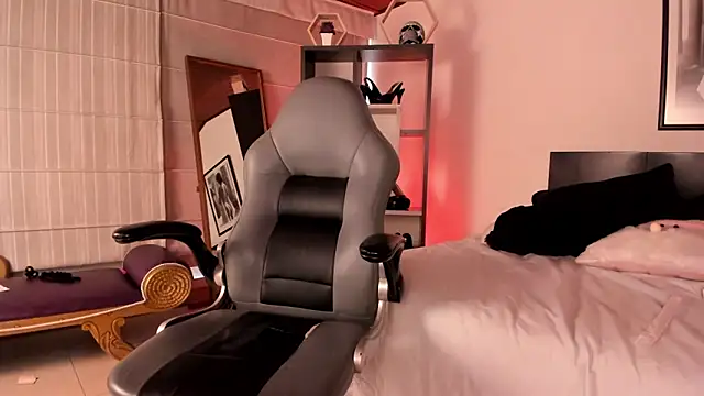 Moony 14 online show from December 19, 2:20 pm